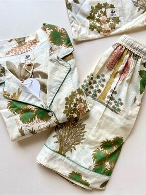 NWT XL Ivory Palm Cotton Pajama Set + Matching Storage Bag